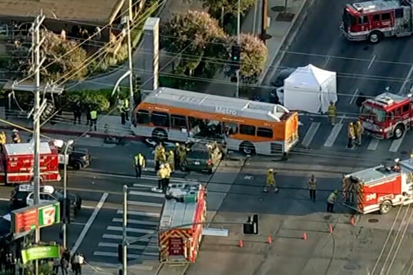 🇺🇸 NBC News Helicopter Crashes in Los Angeles While Covering Deadly Bus Collision